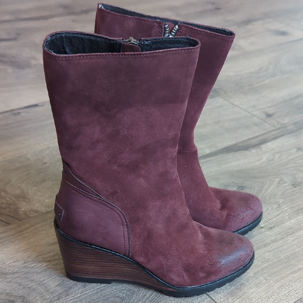 Sorel Burgundy Suede Wedge Boots